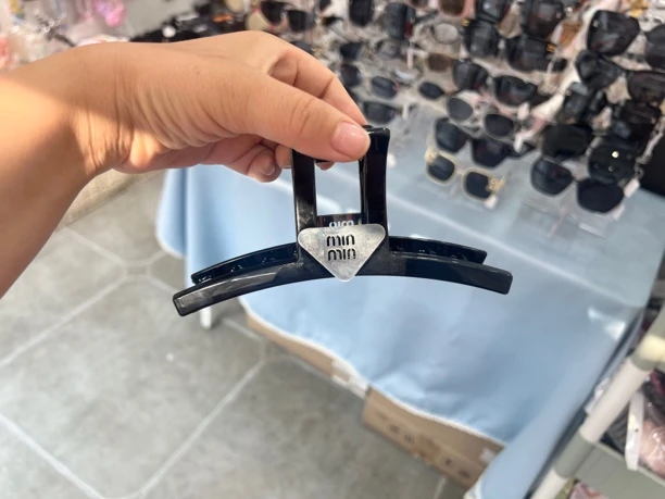 超大号鲨鱼夹大号抓夹15厘米时尚发夹三角形标黑色简约抓夹结实