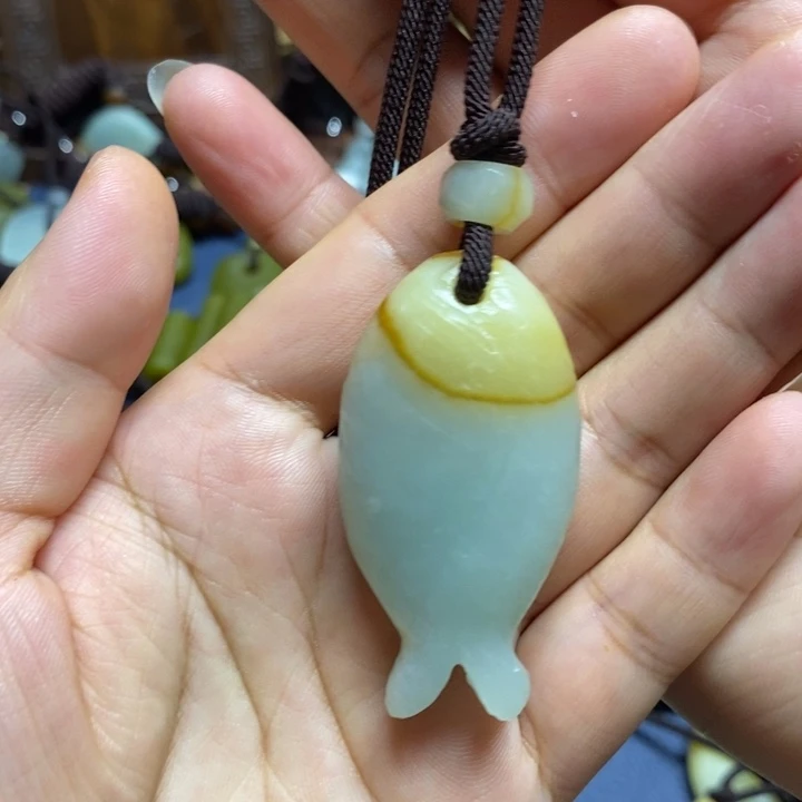 未镶嵌蛇纹石玉颈饰