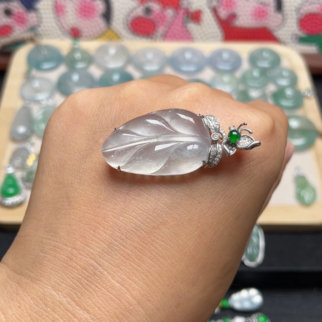 颈饰18K金镶嵌翡翠叶子