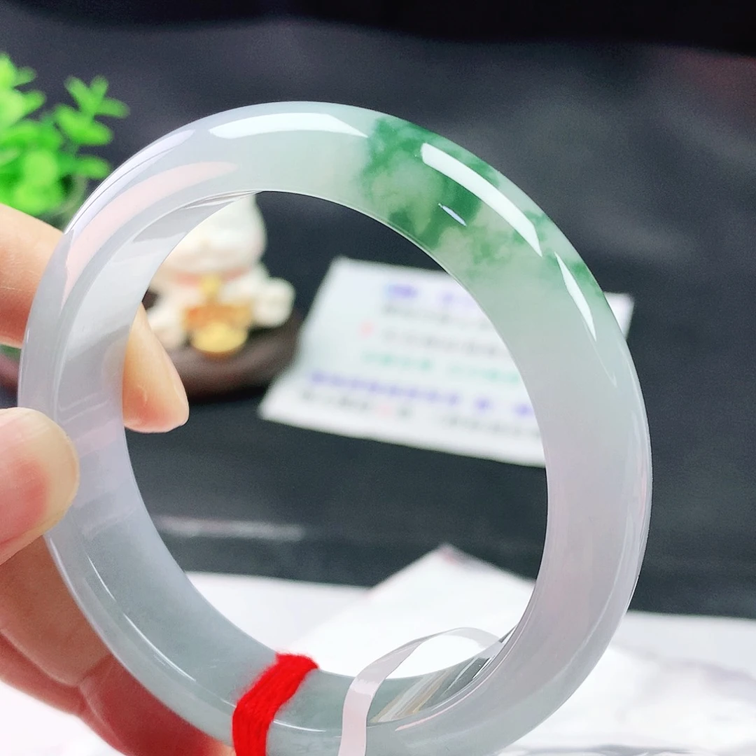 翡翠手镯未镶嵌55圈