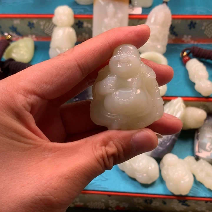 颈饰未镶嵌和田玉路*