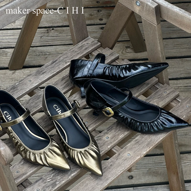 Cihi設計’Folding wind’   尖头气质褶皱软面金属扣单鞋