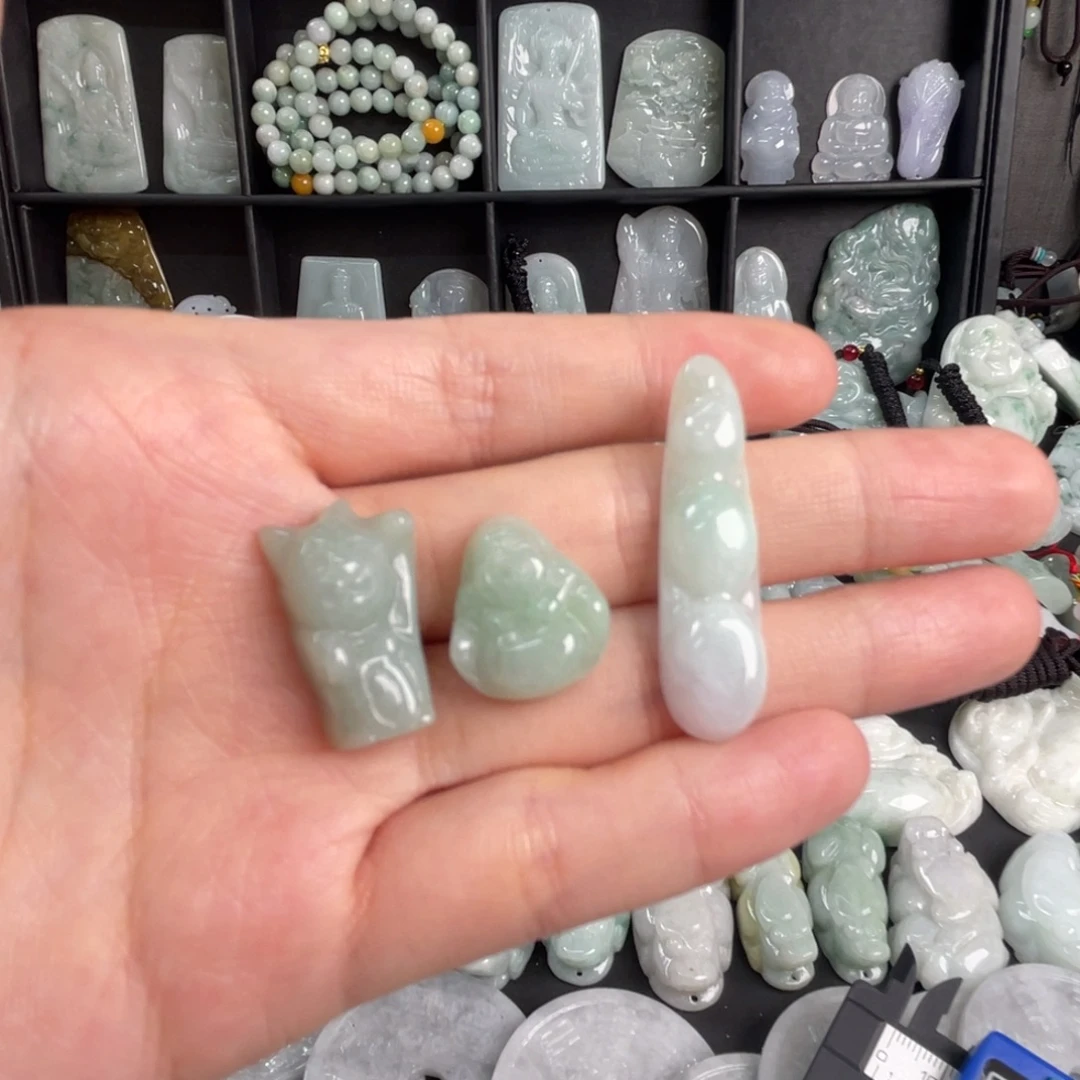 翡翠未镶嵌吊坠(不含链)瑕疵