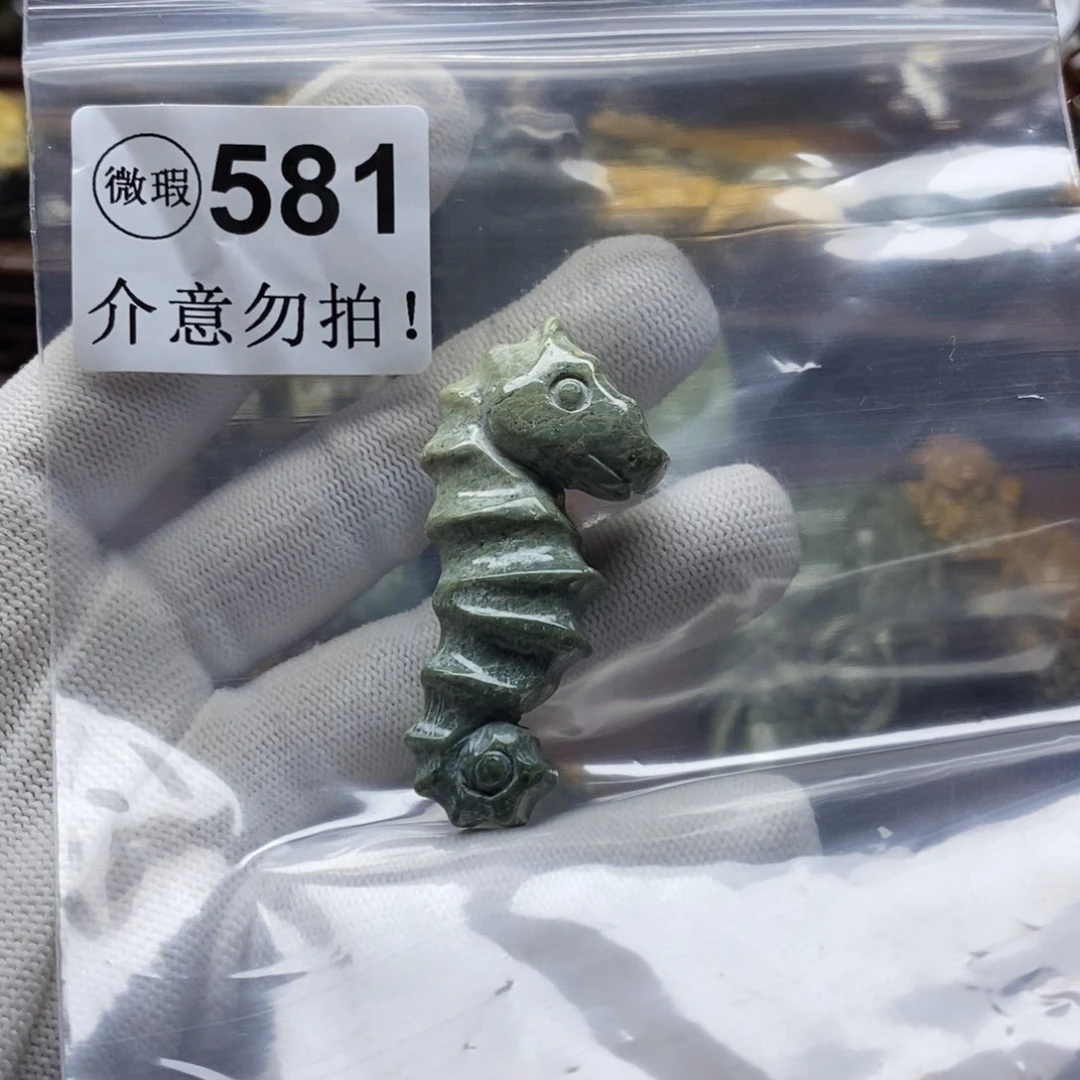 未镶嵌岫岩河磨玉（透闪石质玉）挂件