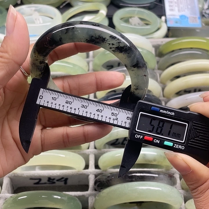 蛇纹石玉未镶嵌手镯259