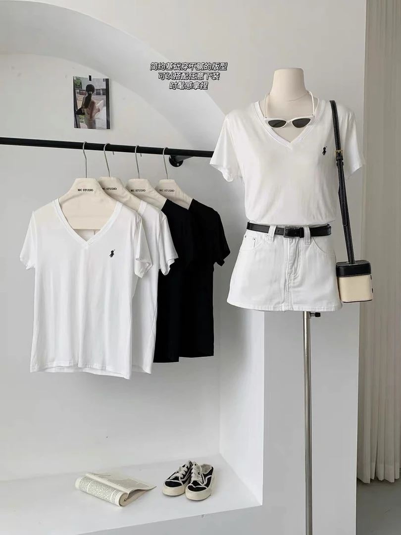 楠V领正肩刺绣短袖T