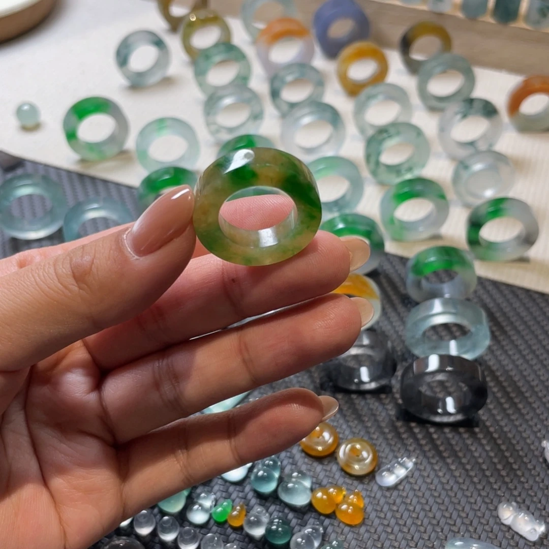 定制翡翠未镶嵌黄加绿