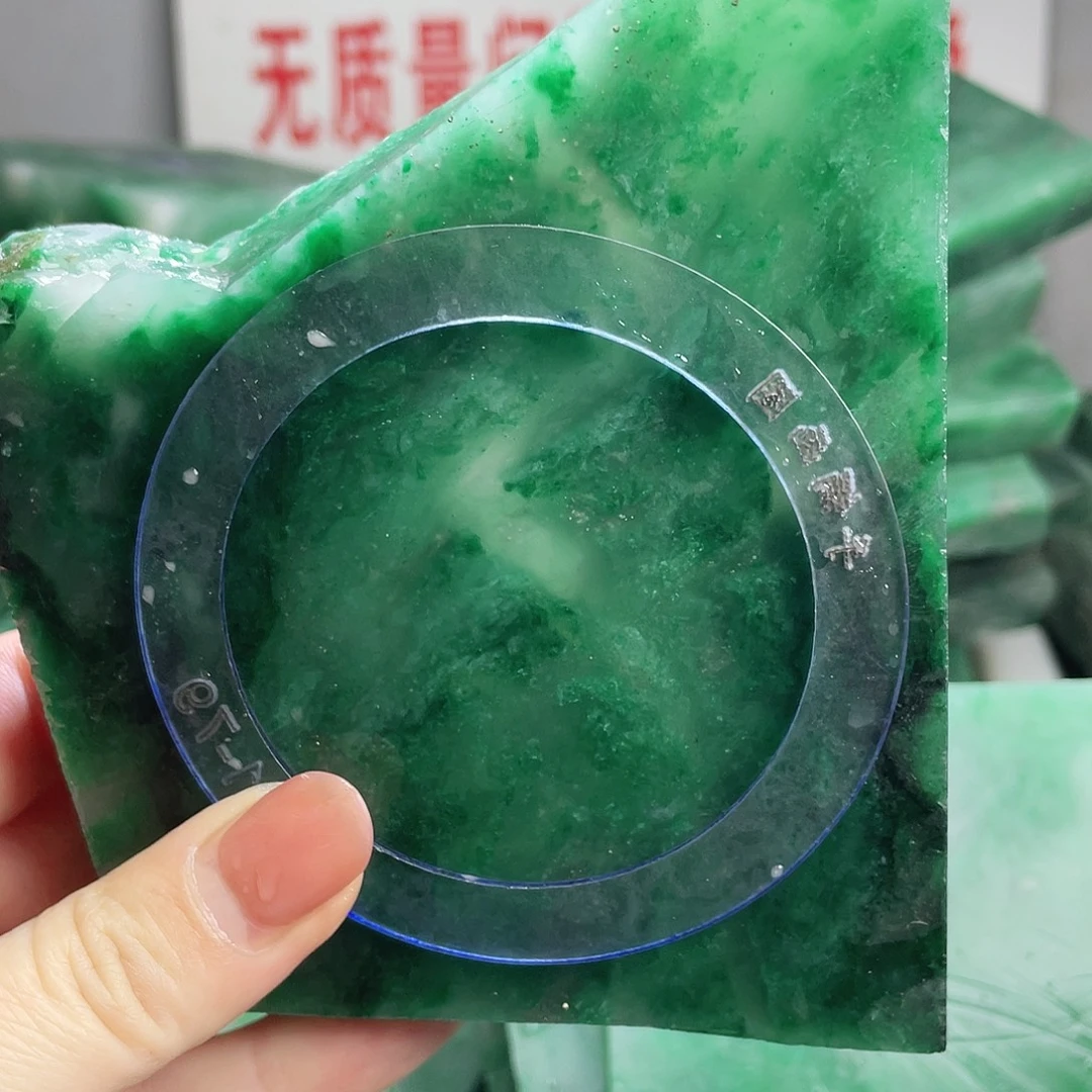 会***英定制石英质玉（非洲翠）