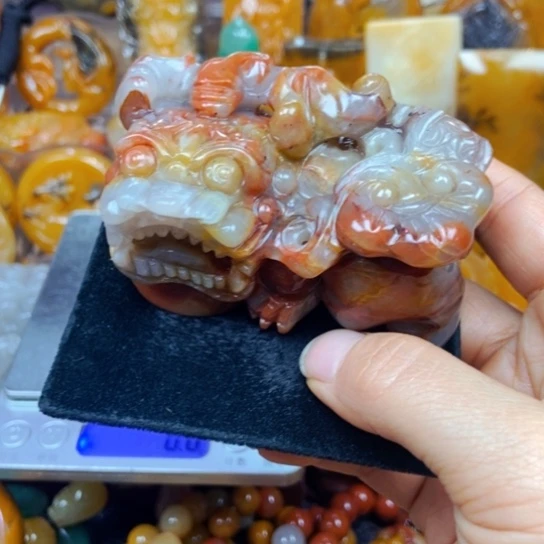 石英质玉（黄龙玉）未镶嵌颈饰