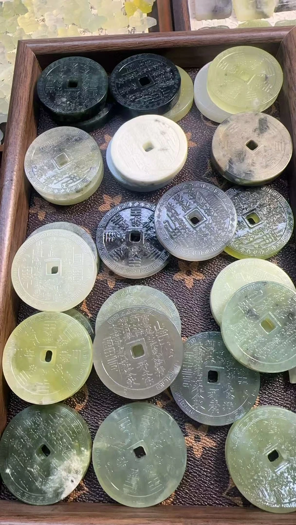 吊坠雕刻件多样性天然岫玉（直播间扣数字）