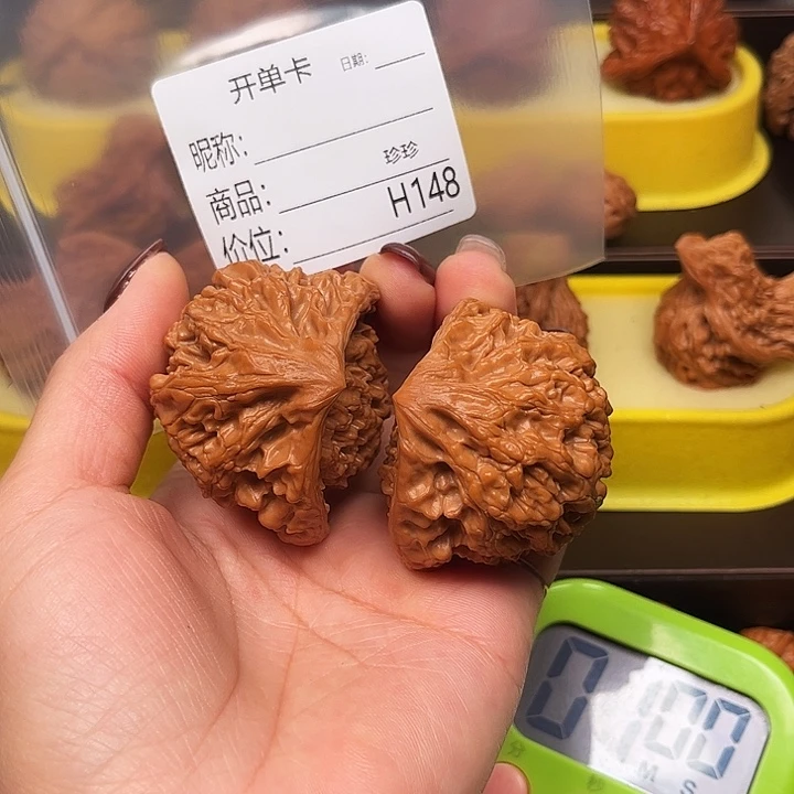 文玩核桃吊坠白蛇
