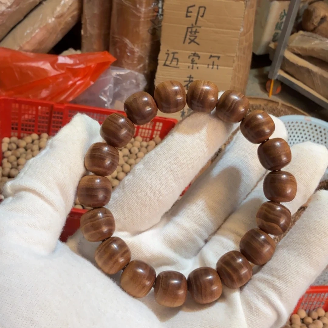 玉***甲其他檀香木11.5*12横爆黑