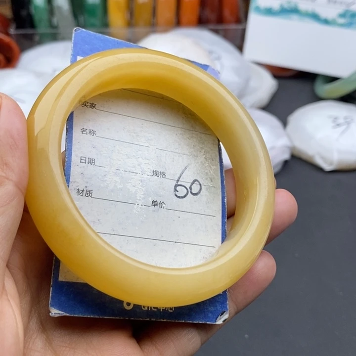 未镶嵌手镯石英质玉