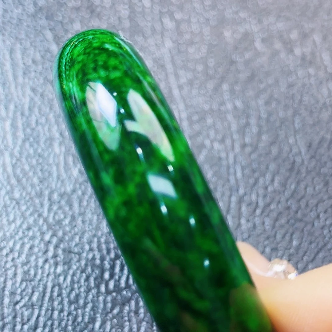 颈饰未镶嵌翡翠多样性