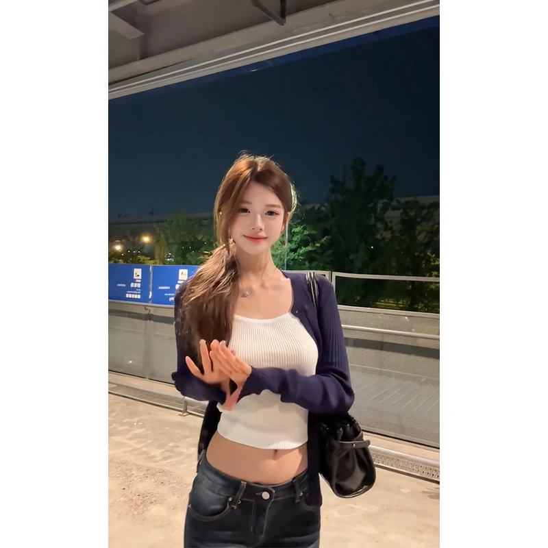 韩系气质女神2025秋季新款ins性感吊带内搭显瘦开衫配牛仔裤套装