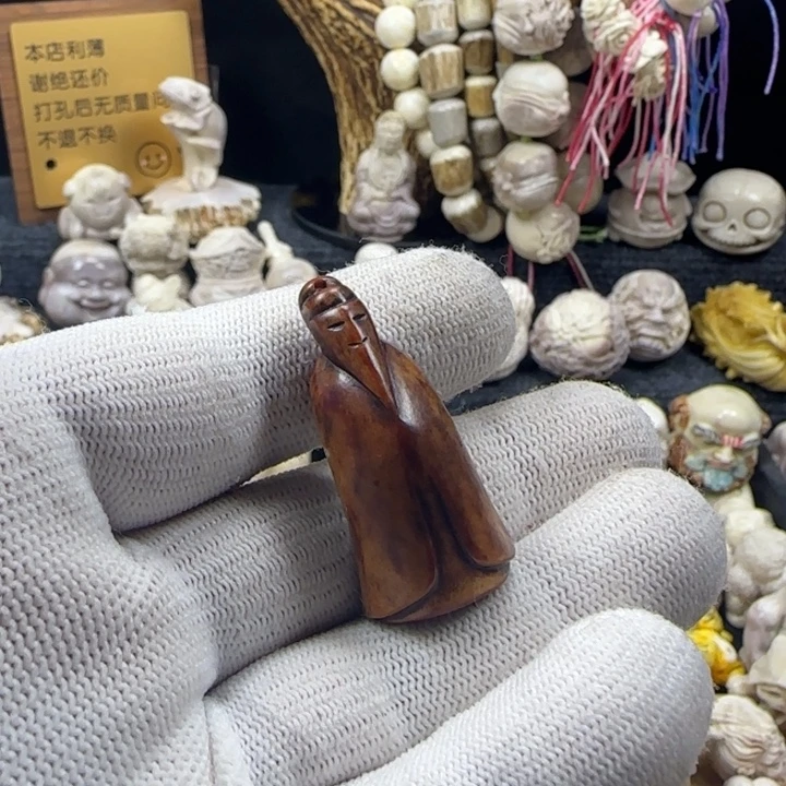 德***得非金属配饰鹿角雕刻翁仲