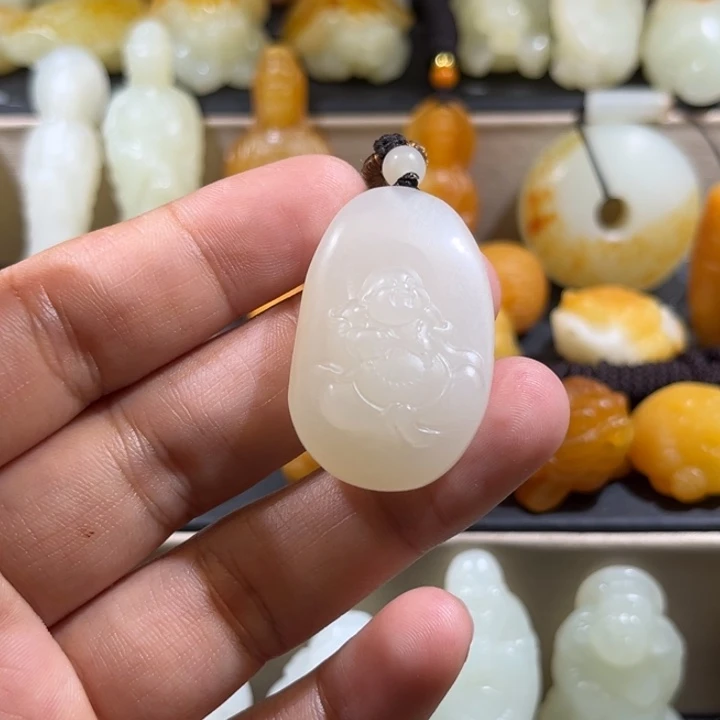 和田玉未镶嵌颈饰