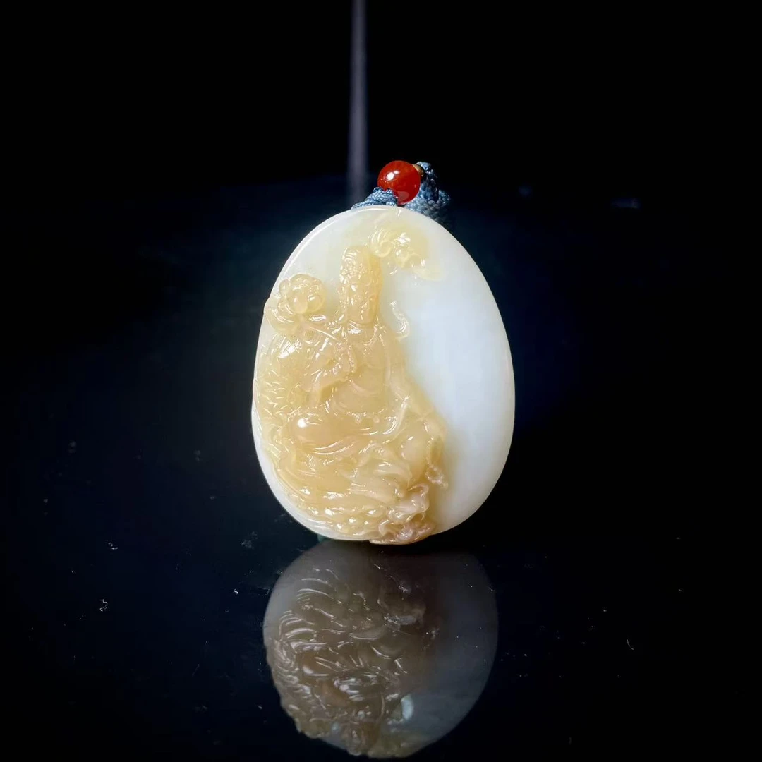 lot3523和田玉菩萨牌糖白山料52.3*40.3*16.4mm/56.4g/北京世纪