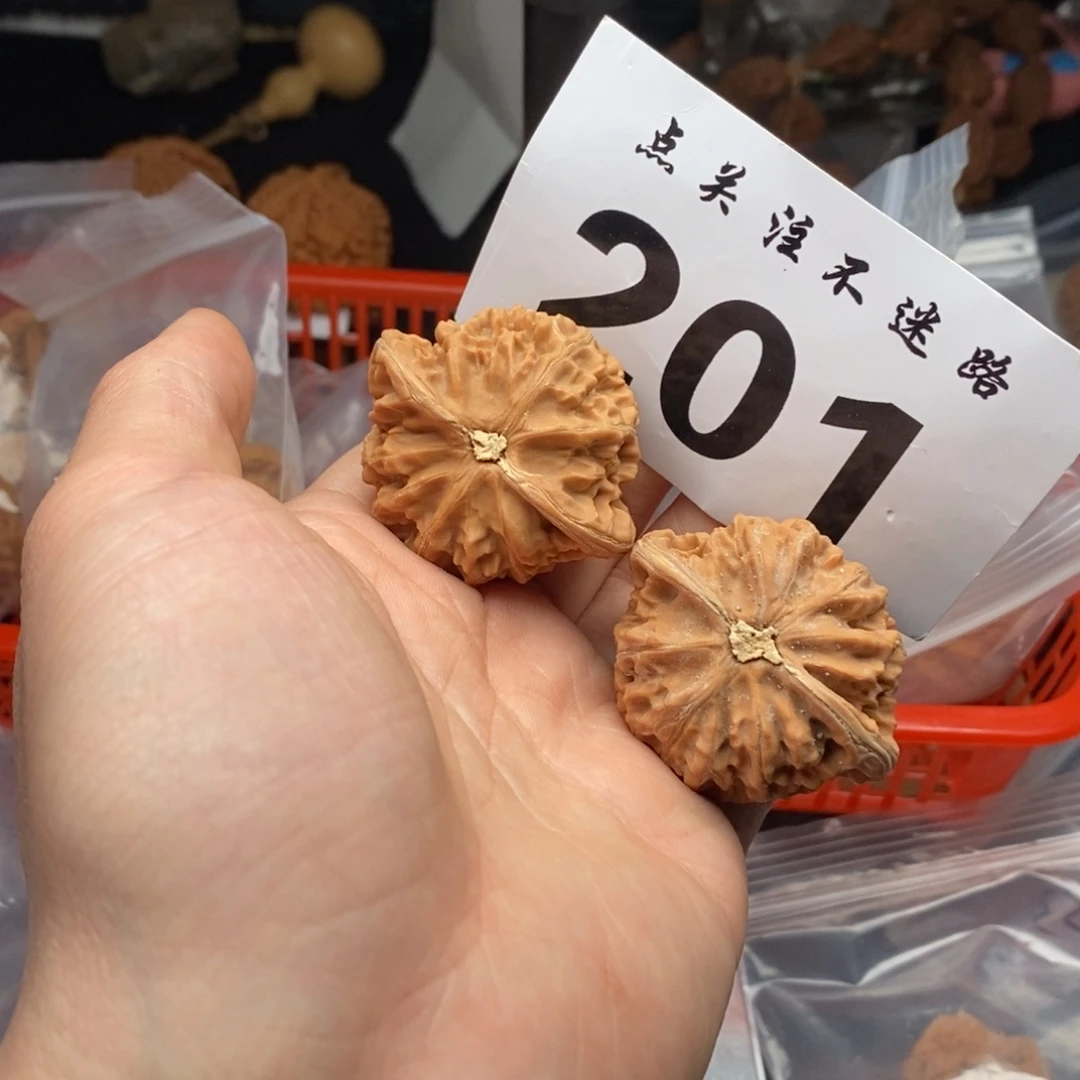 文玩核桃吊坠45宫灯