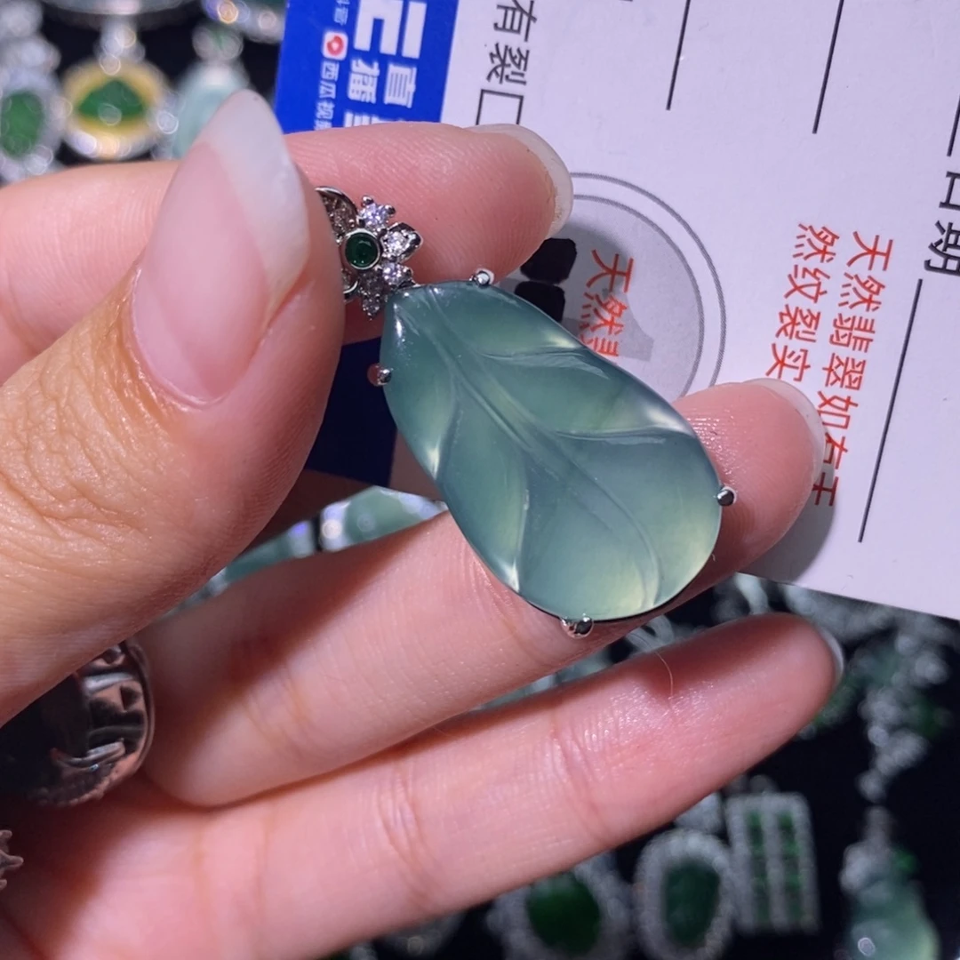 不***乖翡翠未镶嵌颈饰天然