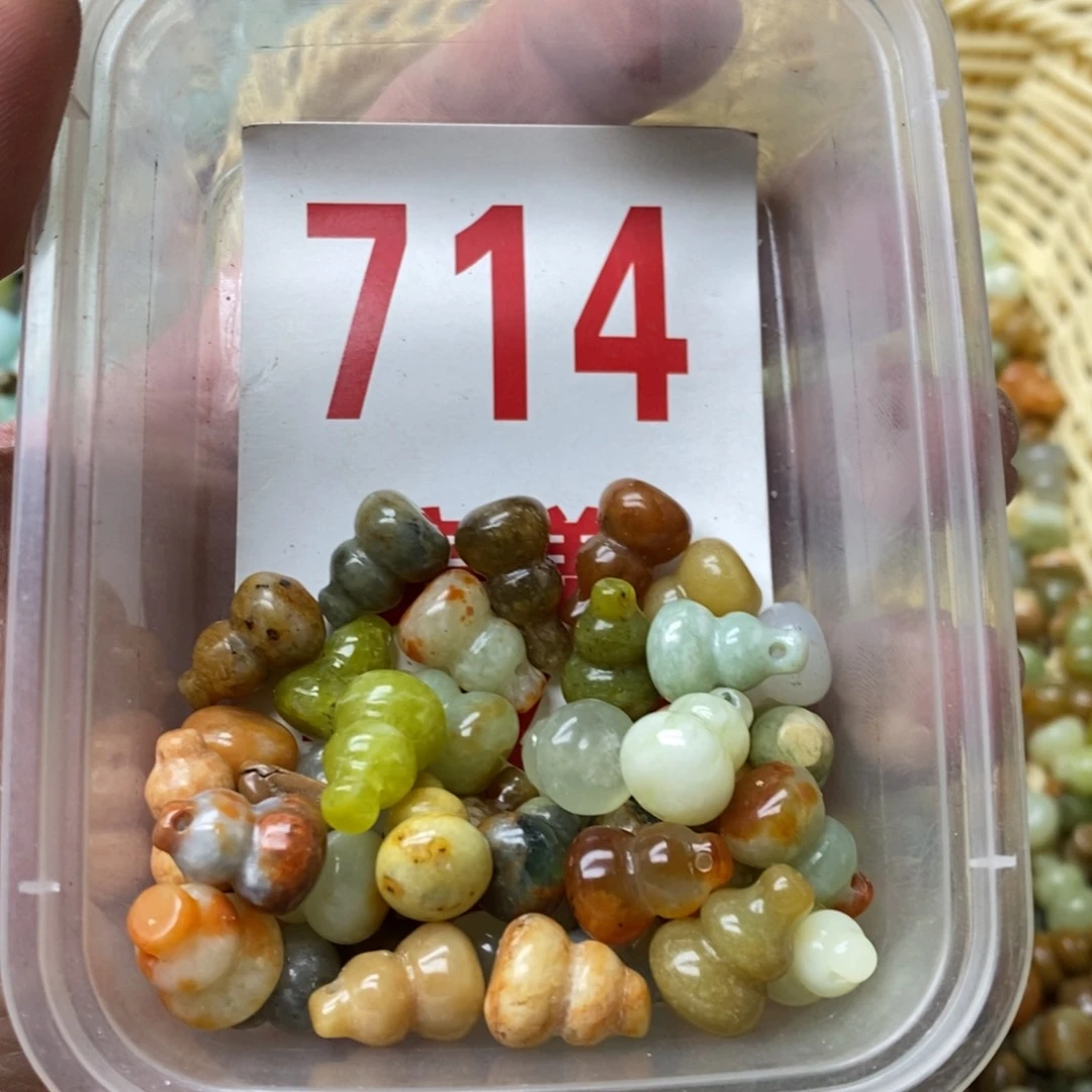 蛇纹石玉挂坠未镶嵌