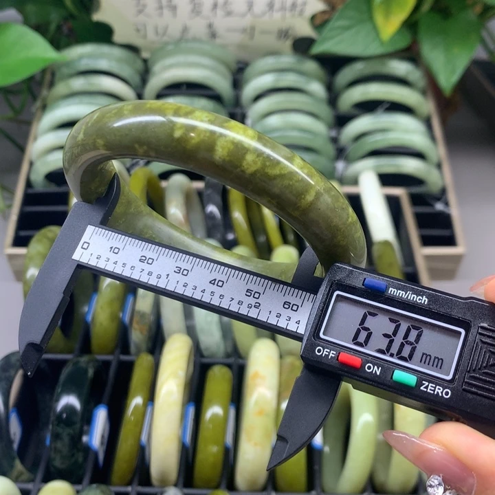 蛇纹石玉未镶嵌手镯102