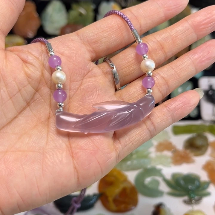 蛇纹石玉未镶嵌颈饰