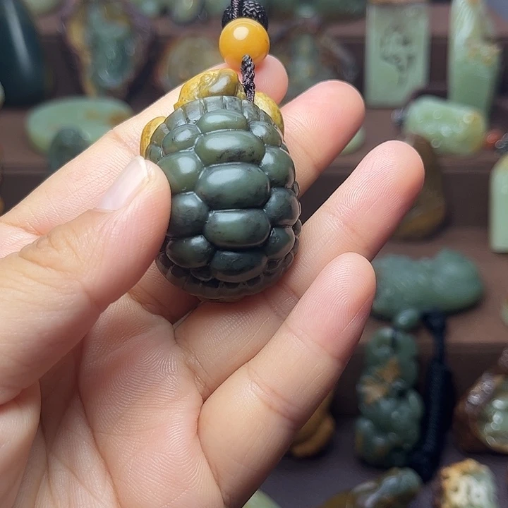 鄧****岫岩河磨玉（透闪石质玉）未镶嵌颈饰