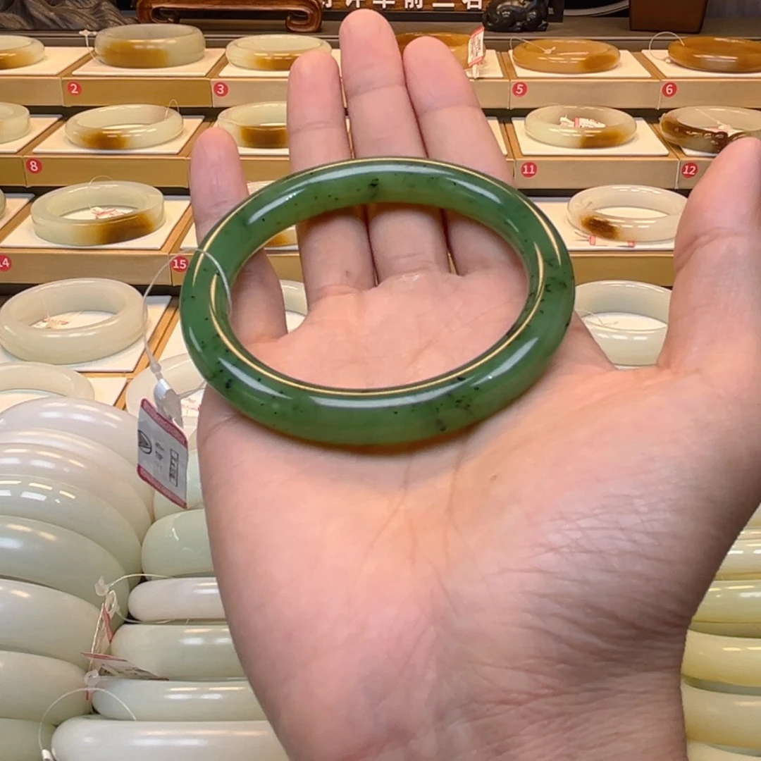 和田玉手镯未镶嵌9