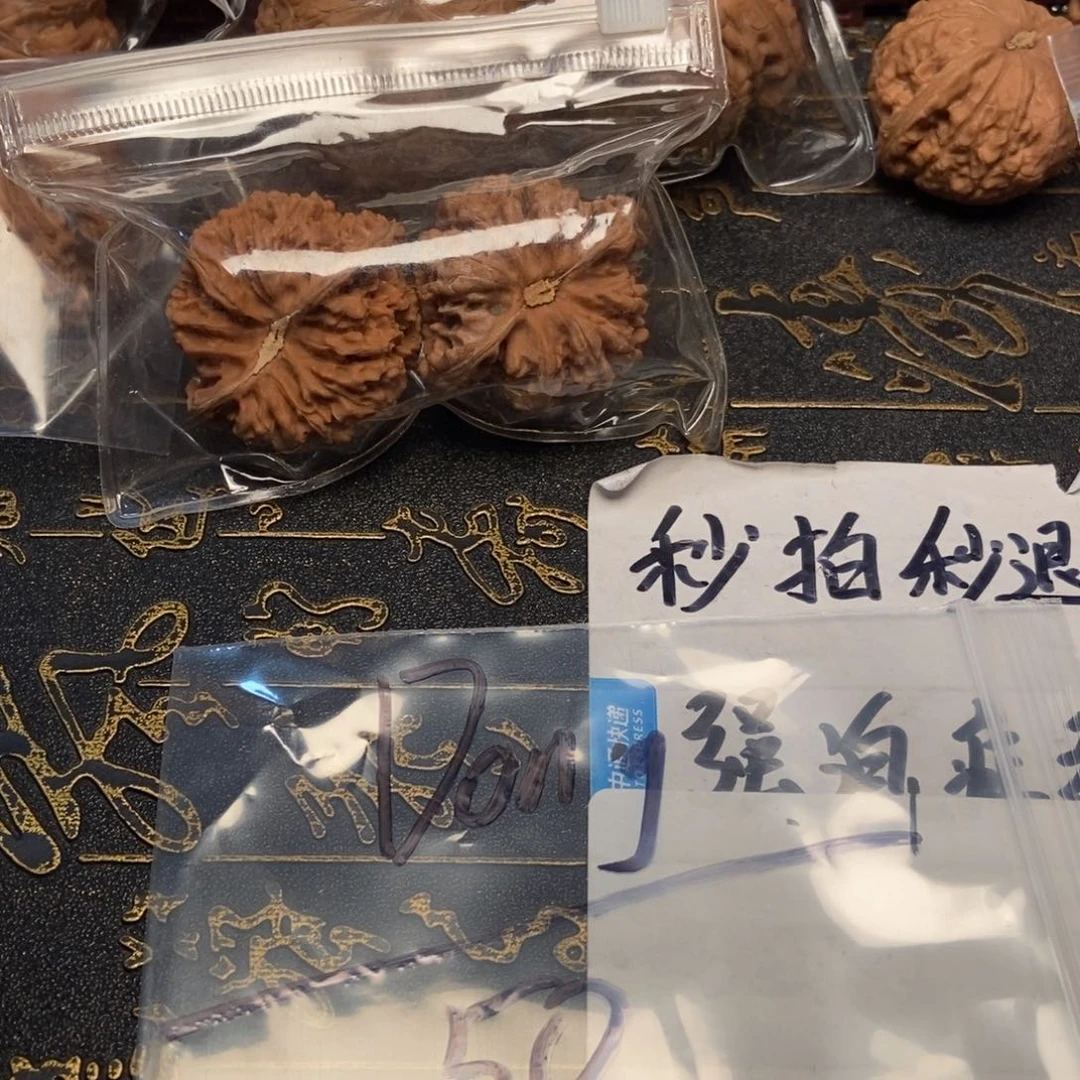 文玩核桃把件D***、宫灯