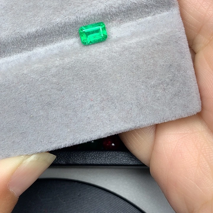 祖母绿裸石0.7ct潘杰希尔祖母绿