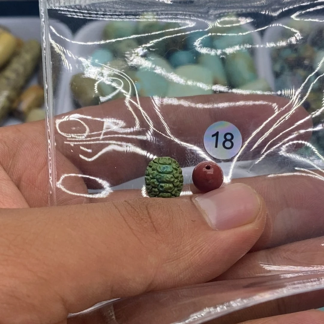 南红玛瑙未镶嵌珠宝奇石