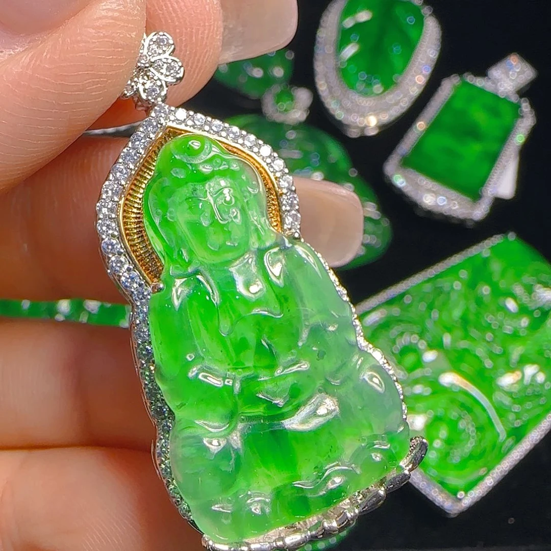 翡翠吊坠(赠链)未镶嵌