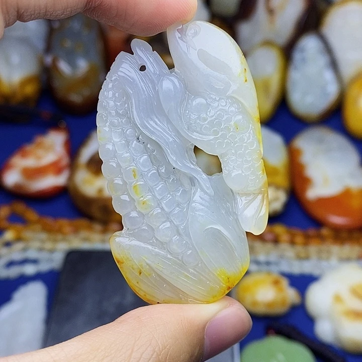 和田玉未镶嵌颈饰