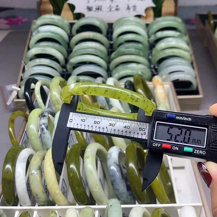 未镶嵌蛇纹石玉手镯51