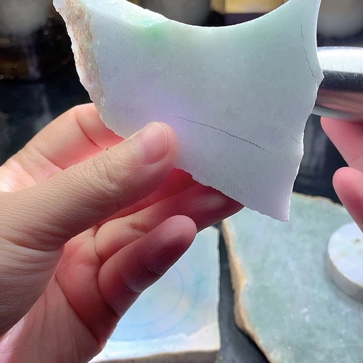 翡翠未镶嵌颈饰毛料11