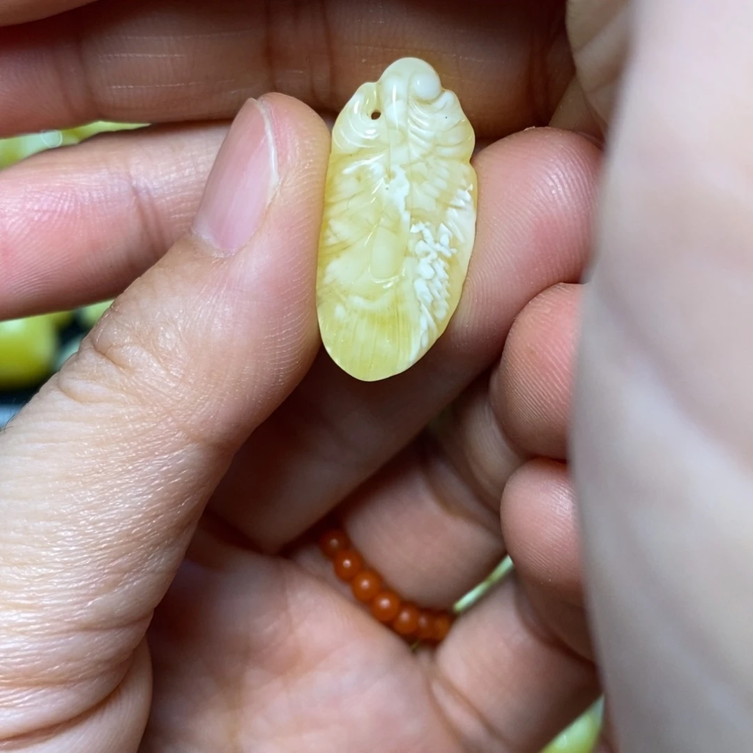 裸石琥珀未镶嵌原矿蜜蜡配珠