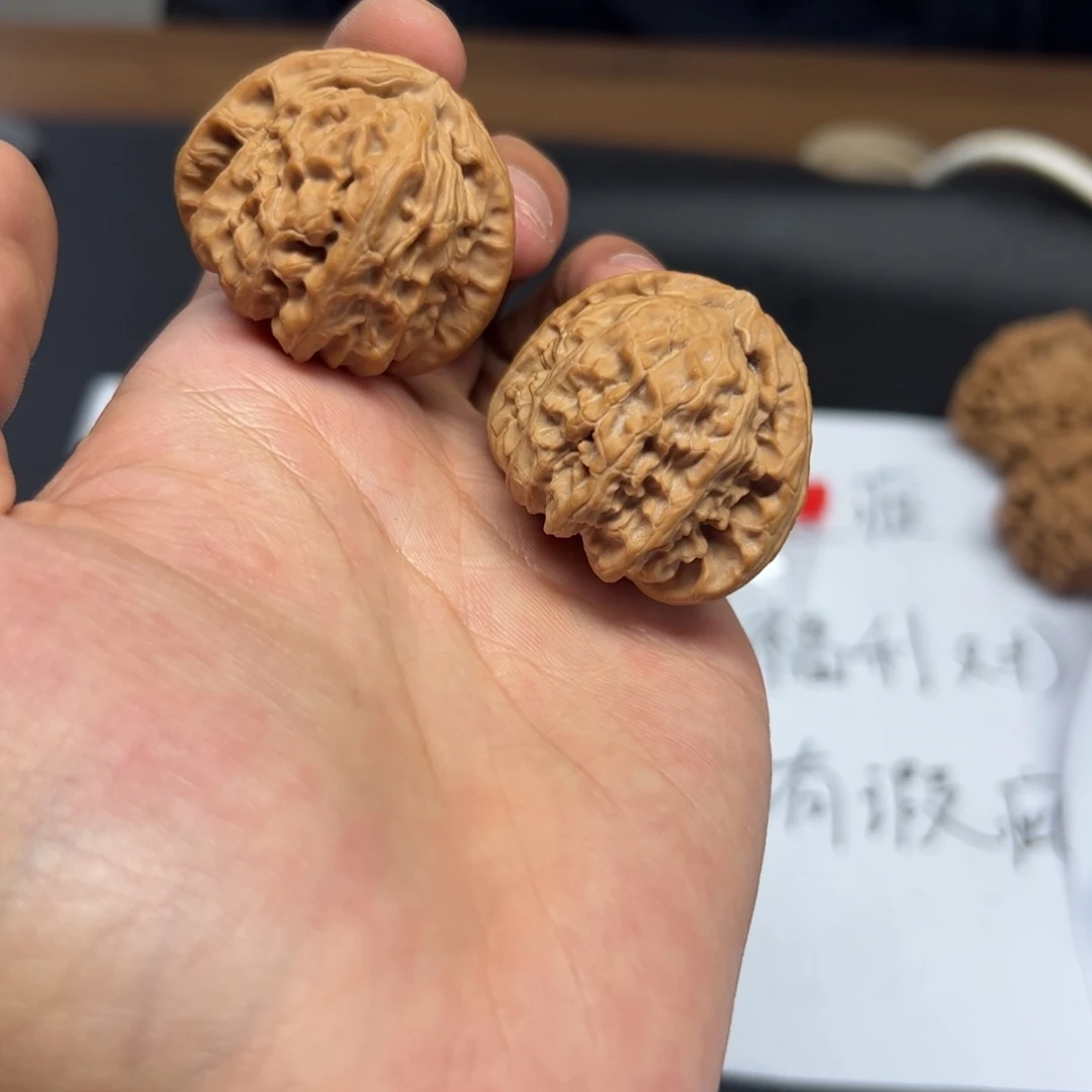 东***风文玩核桃把件三角白 福利价