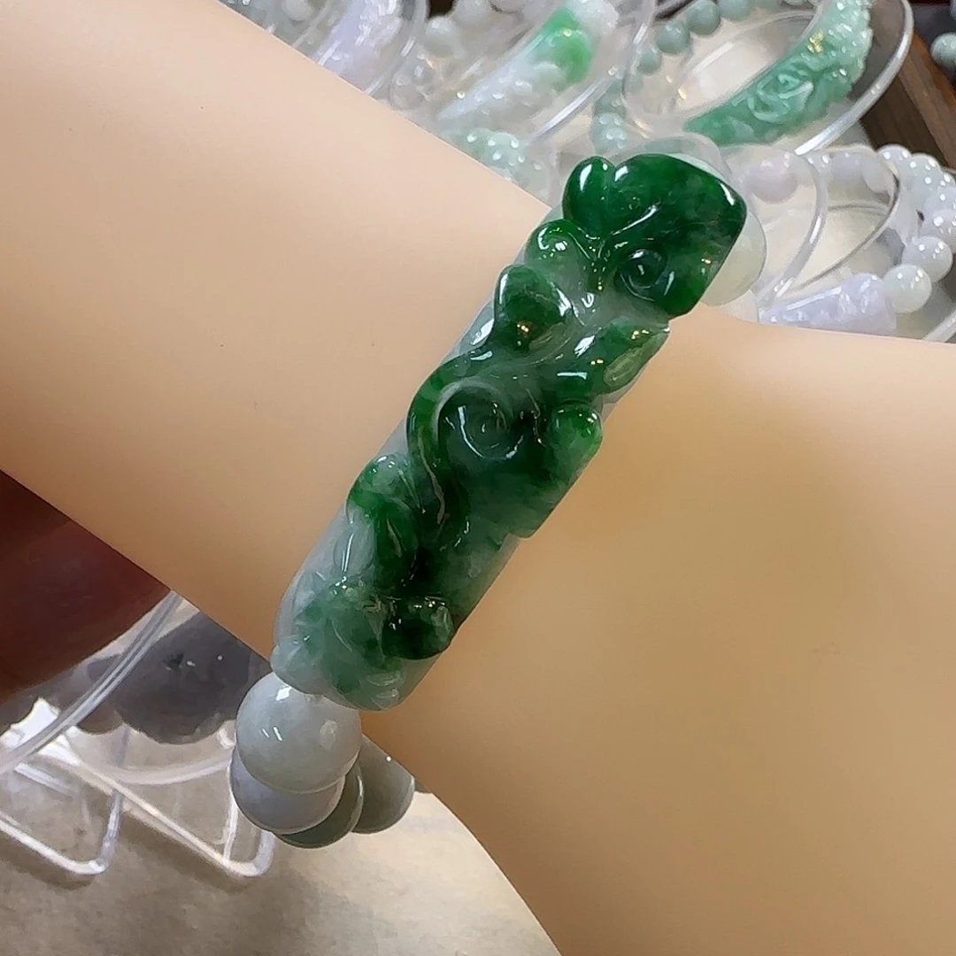 翡翠未镶嵌颈饰手牌