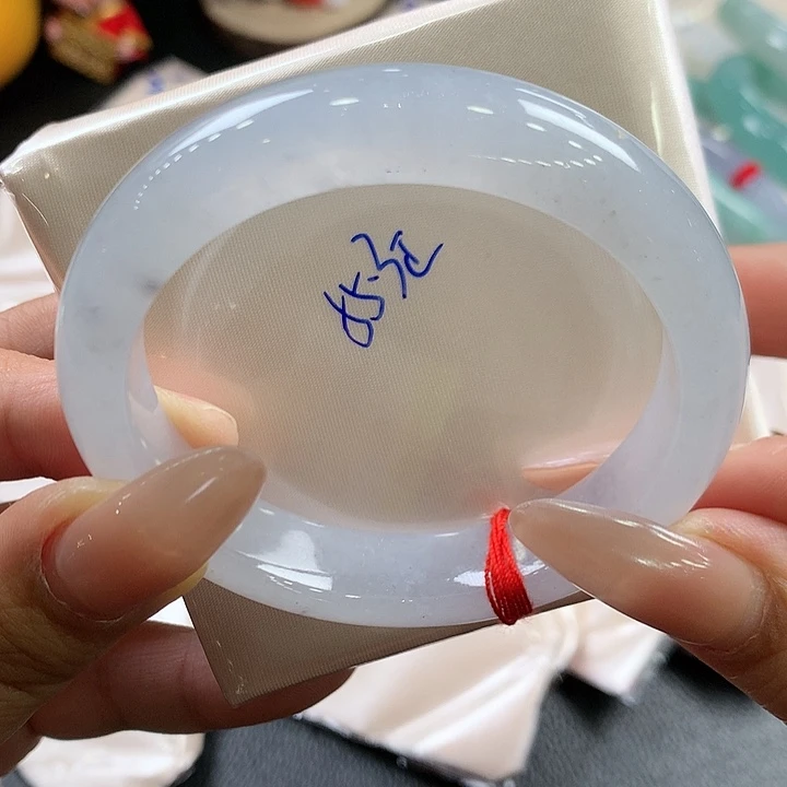 翡翠未镶嵌手镯55.3正大漏