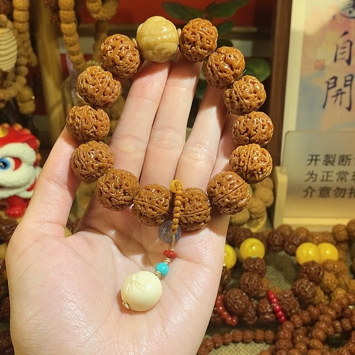 金刚菩提手串195半玉华貔貅肉包