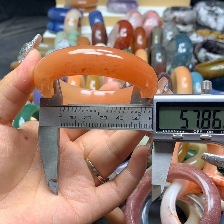 未镶嵌手镯石英质玉