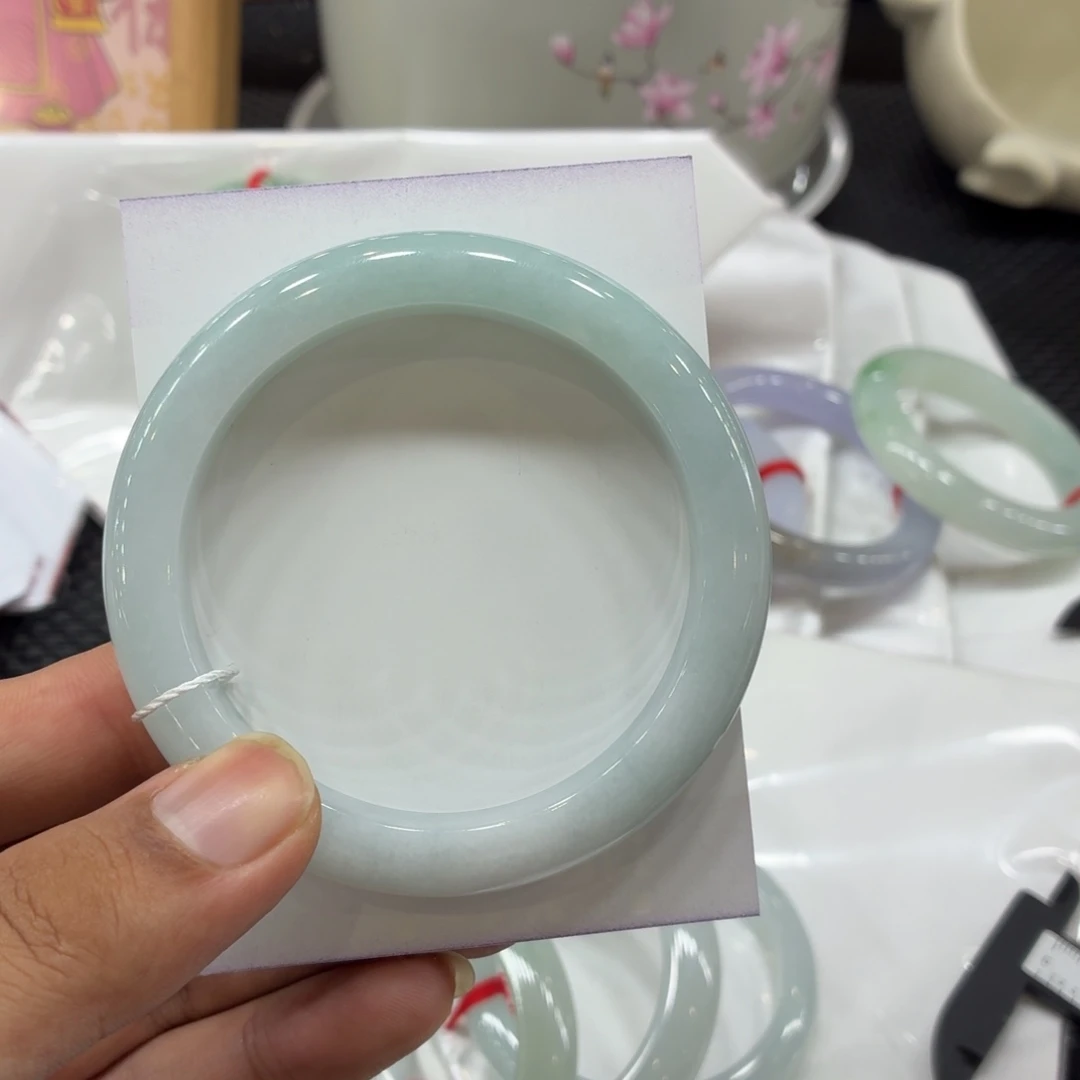 刘***/未镶嵌手镯翡翠手镯