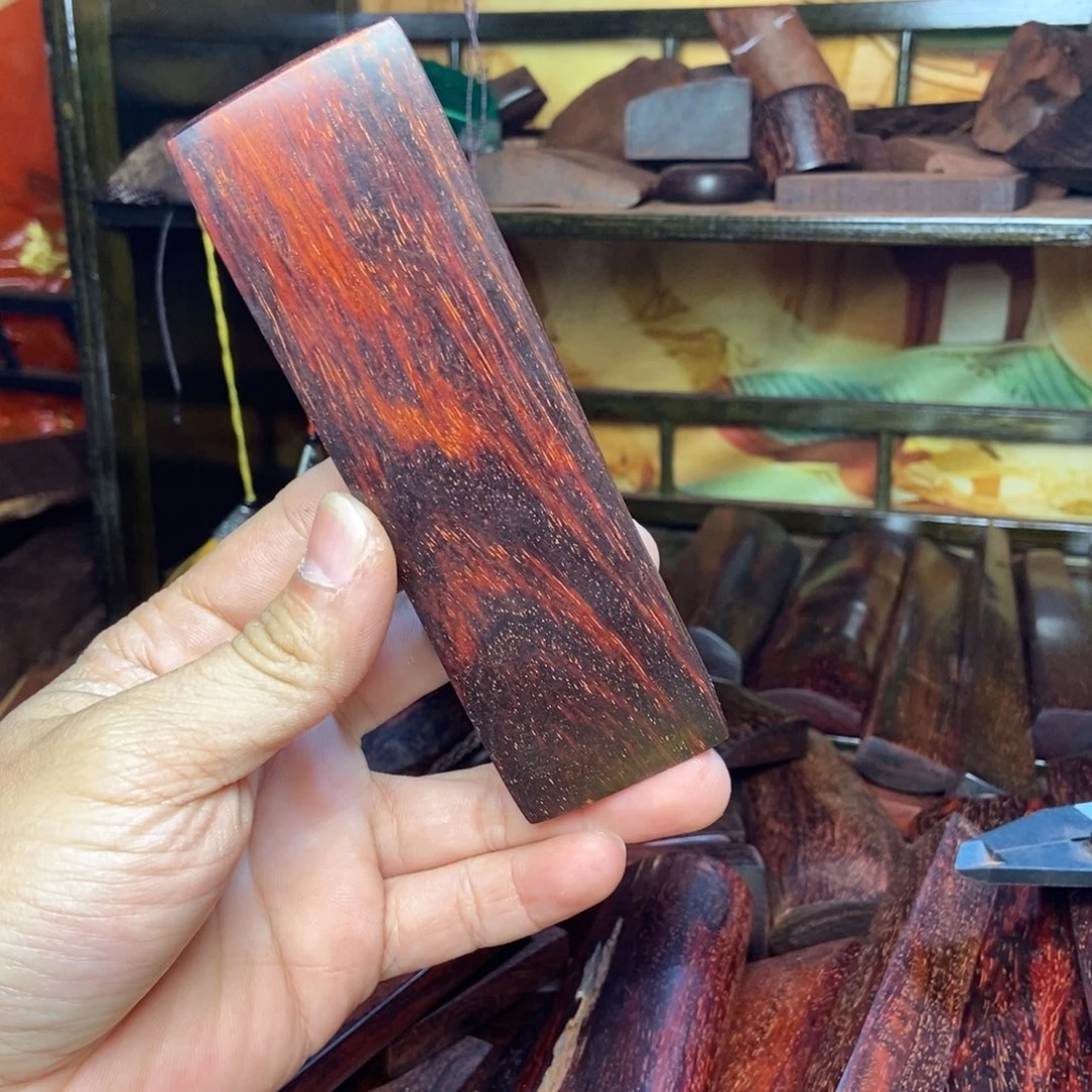 端景台紫檀木类黑飘红带星