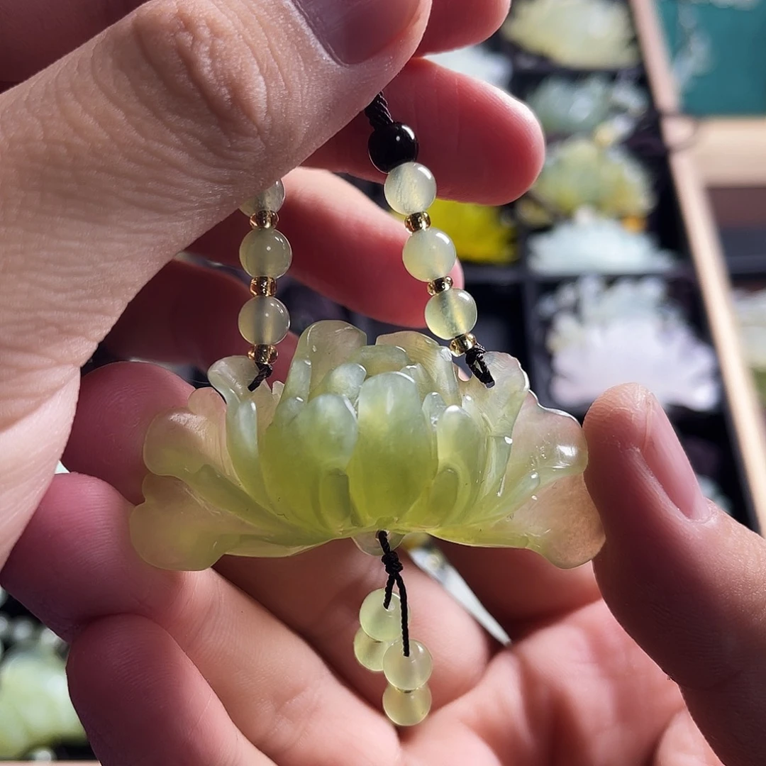 蛇纹石玉未镶嵌颈饰