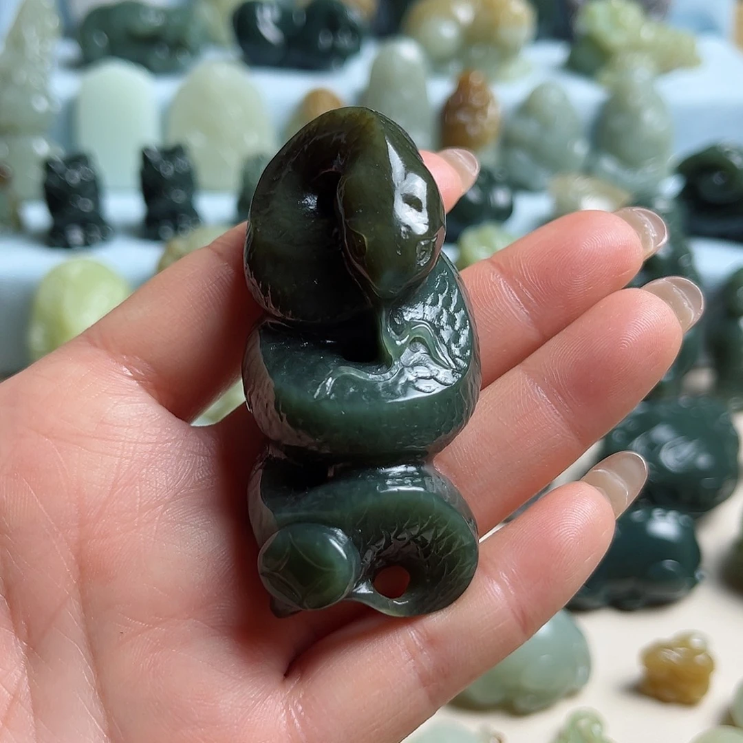 和田玉未镶嵌把件