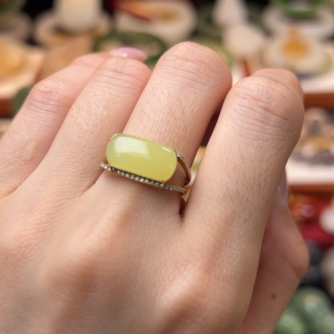 和田玉戒指18K金镶嵌