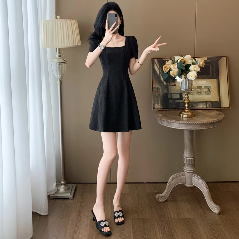 裙子女款爆款2025新款品质小黑裙小众女装温柔知性衣服法式连衣裙