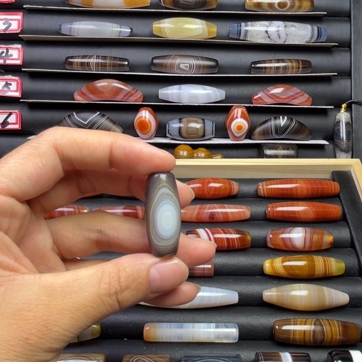 腾***腾玛瑙/玉髓未镶嵌颈饰