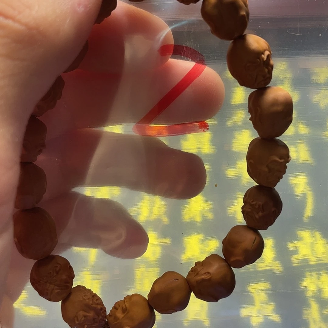 禁**所龙纹桃核雕刻瑕疵罗汉